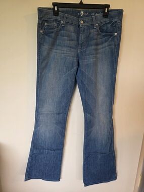 7 For All Mankind Women's Medium Blue Flare Jeans 32 W 34 Inseam Lightweight